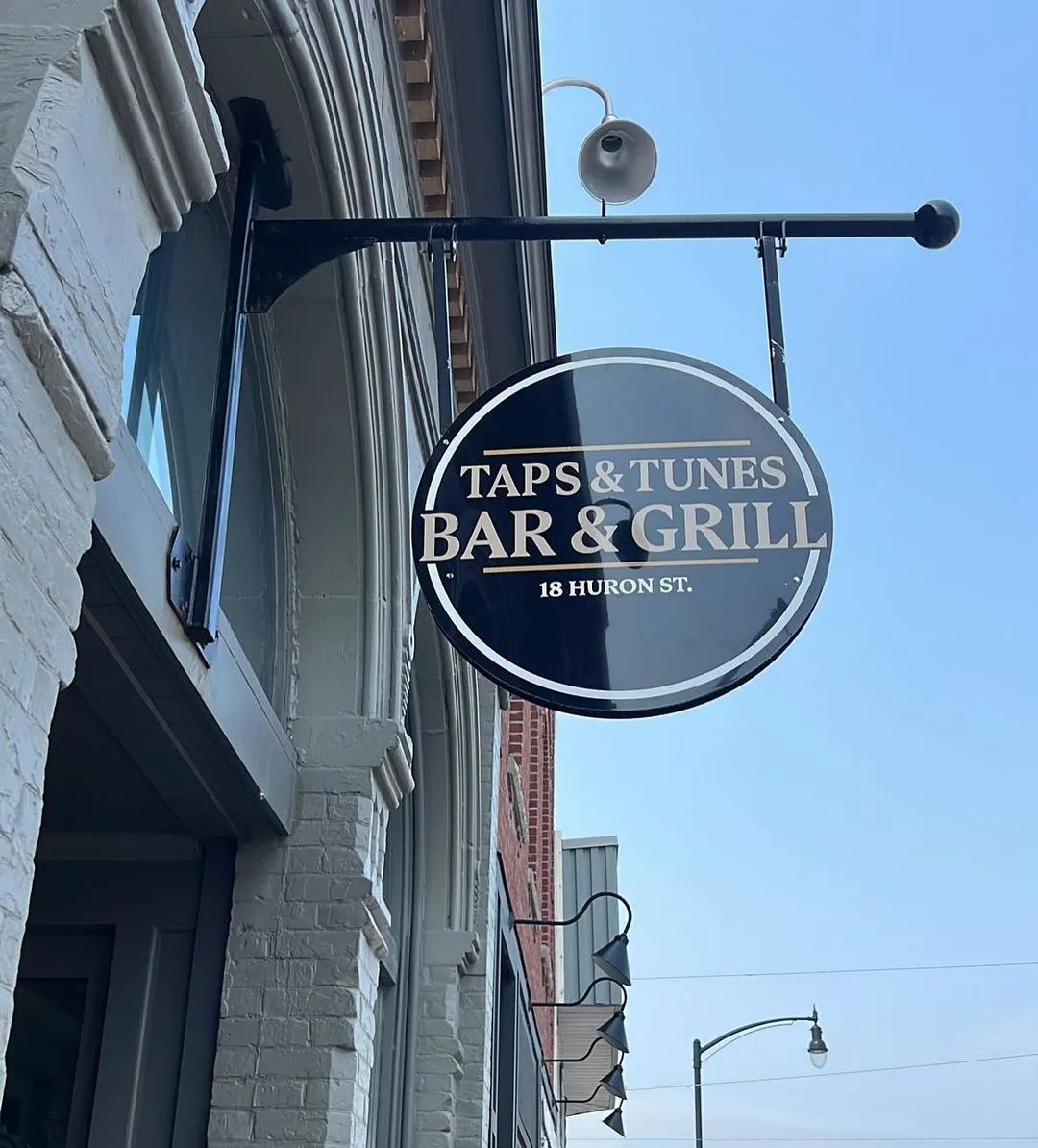 taps-and-tunes-bar-and-grill-1x1.webp