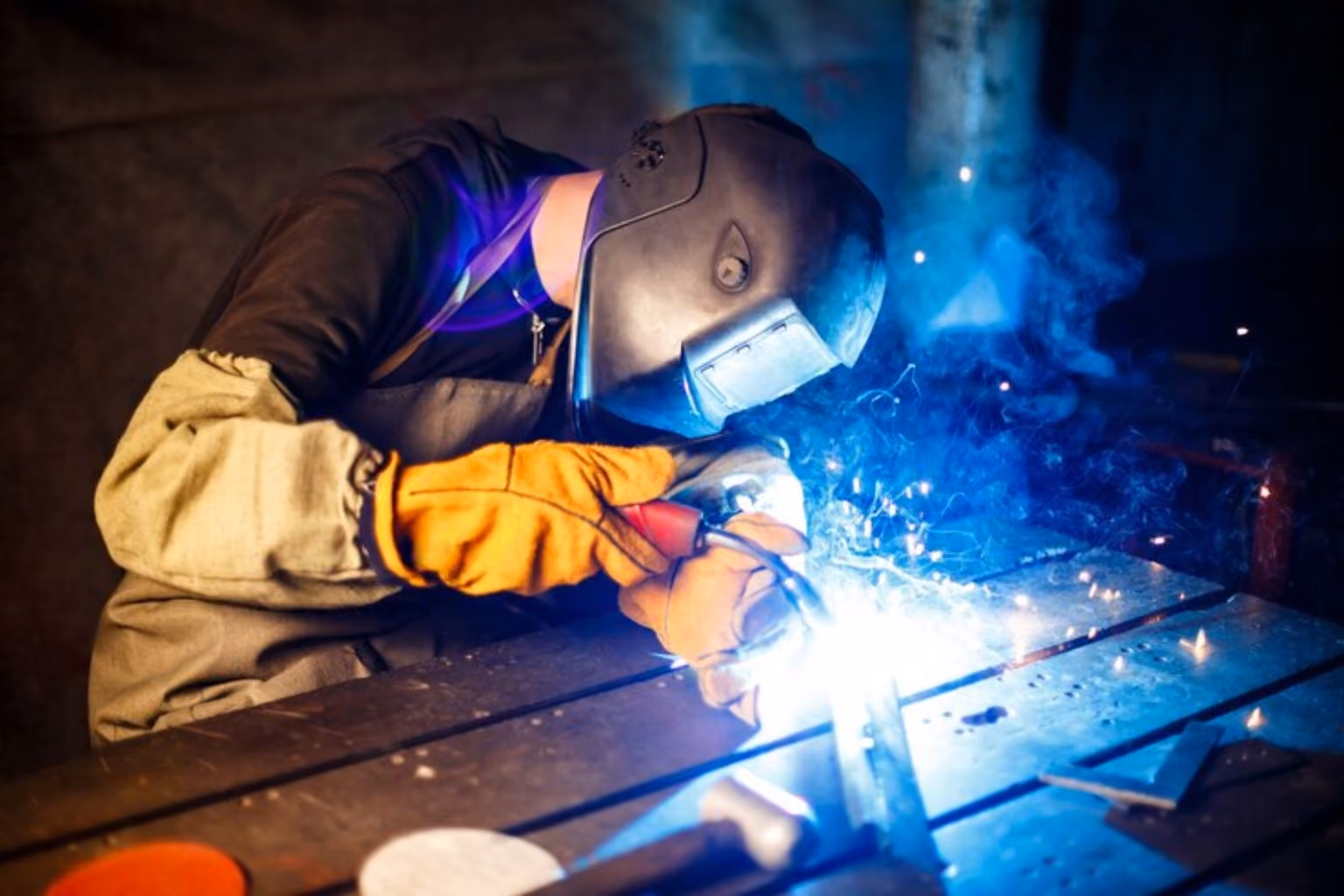 Layering for Welders: How to Stay Comfortable and Safe in Extreme Temperatures