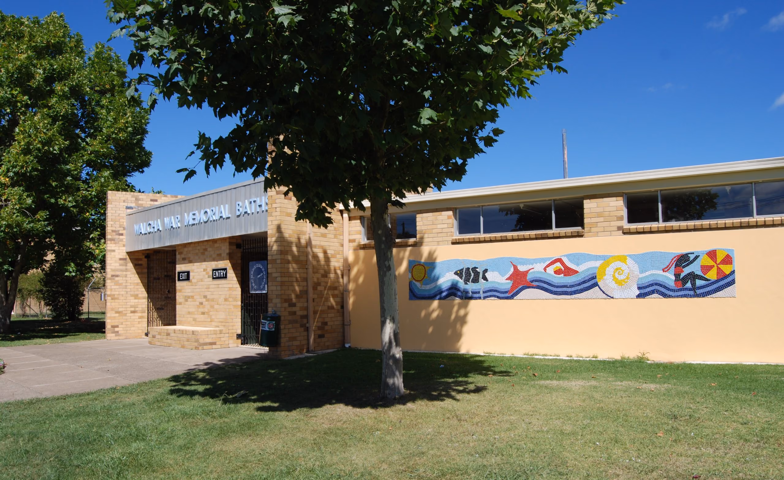 23_At-the-Beach_Walcha-Central-Students-2001-Walcha-Pool-Mural-scaled.jpg