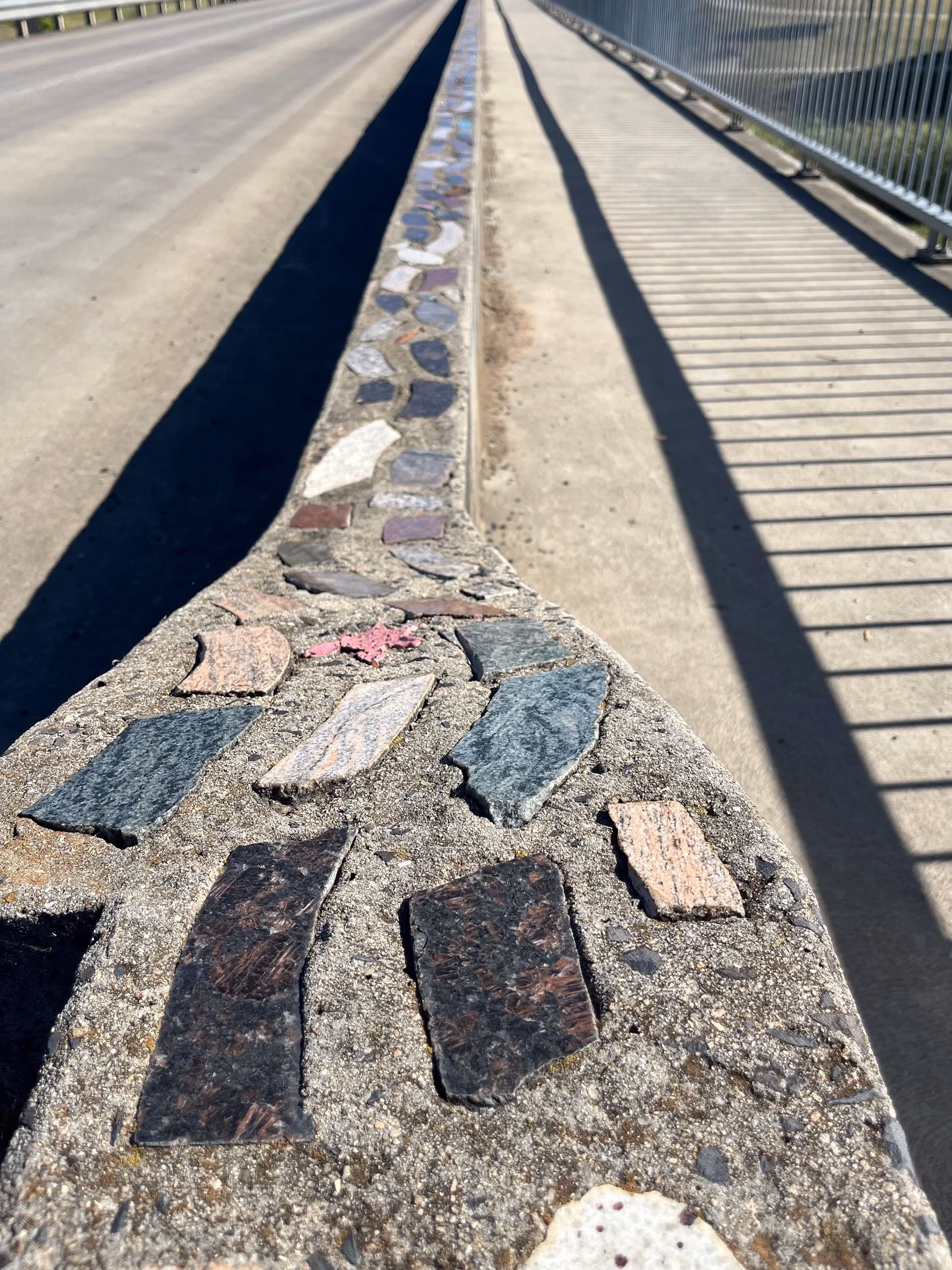 30_Middle-St-Bridge-Mosaic_Stephen-King-Myfanwy-Gullifer_Photo-Susie-Crawford.jpg