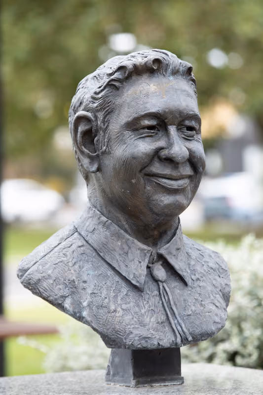 Jimmy Little Bronze Bust_photography by Steve Gonsalves
