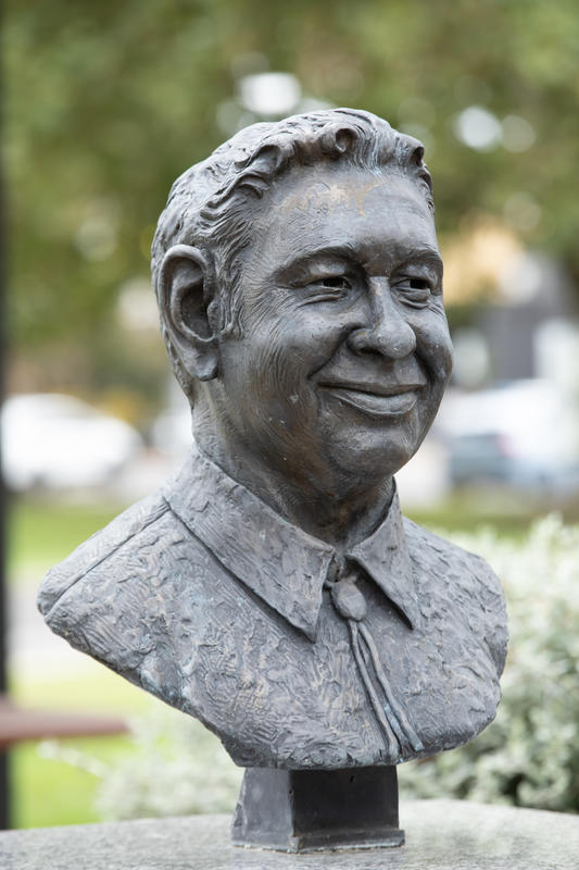 Jimmy Little Bronze Bust_photography by Steve Gonsalves