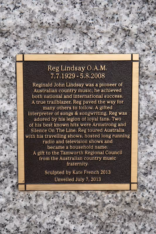 Reg Lindsay Bronze Bust_photography by Steve Gonsalves