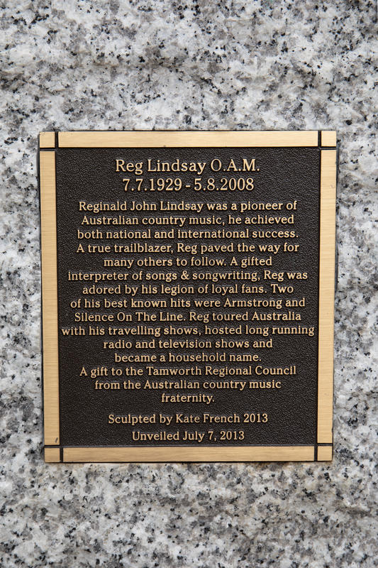 Reg Lindsay Bronze Bust_photography by Steve Gonsalves