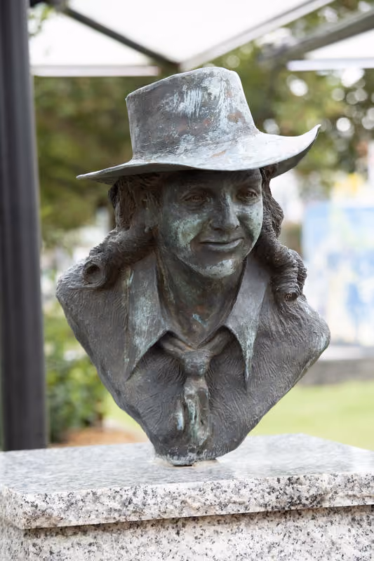 Shirley Thoms Bronze Bust_photography by Steve Gonsalves