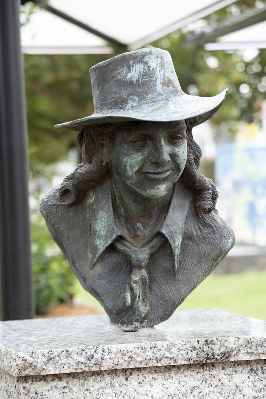 Shirley Thoms Bronze Bust_photography by Steve Gonsalves