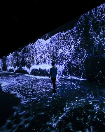 A SPACE ENTIRELY FILLED WITH THE OCEAN