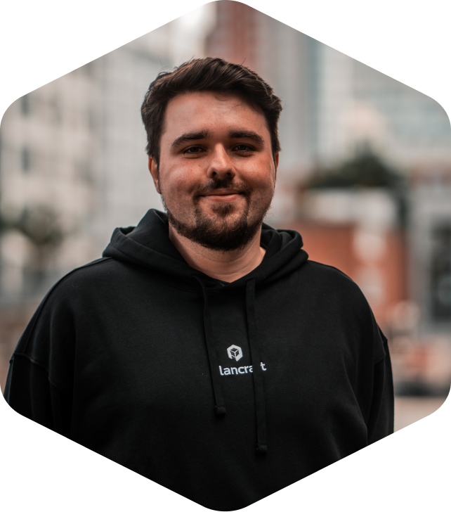 Portrait of Yannick Soppa, Sales Manager at plancraft and webinar host, smiling outdoors in a plancraft hoodie.