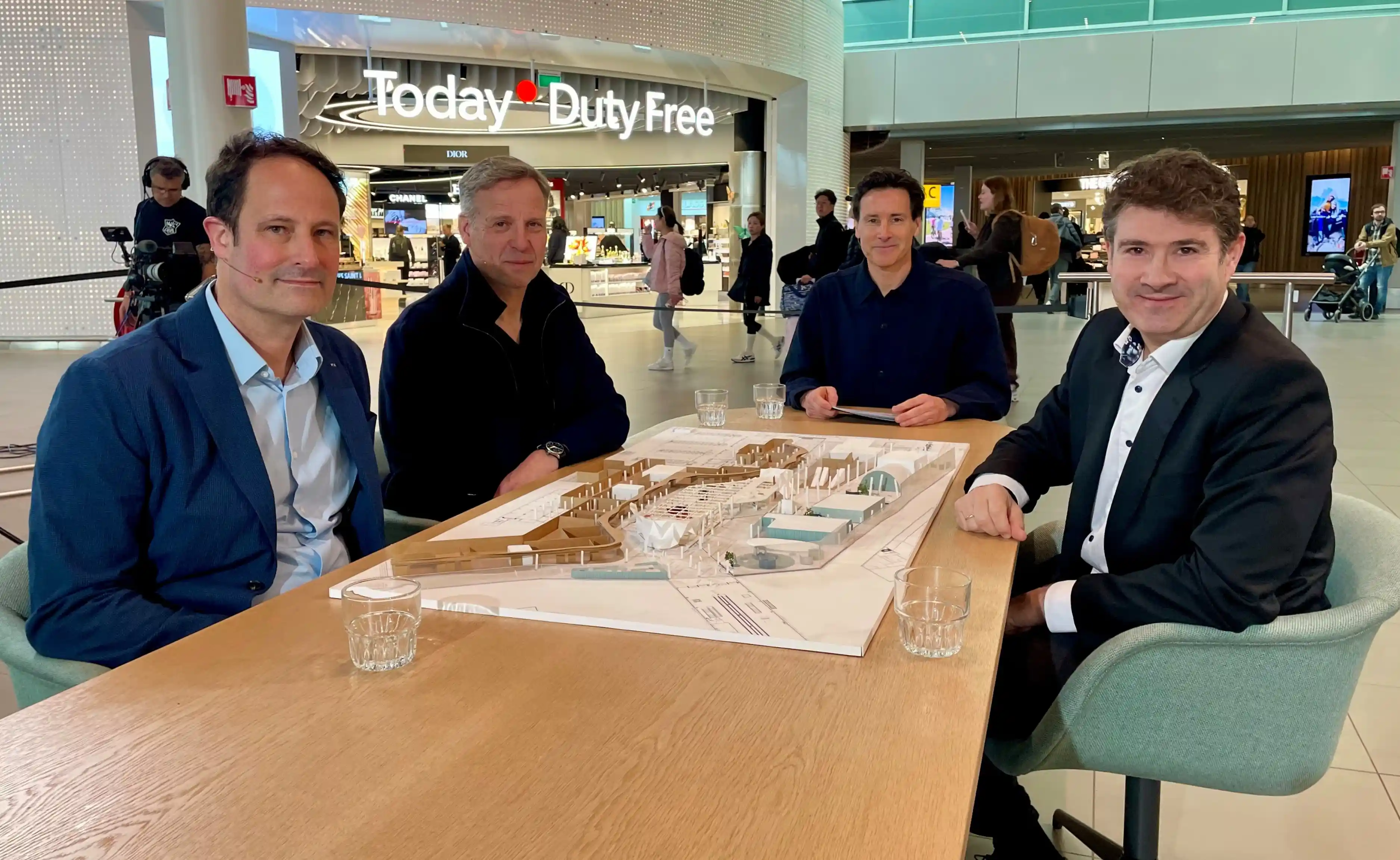 OPENING SCHIPHOL LOUNGE 1 MET VIDEOPODCAST