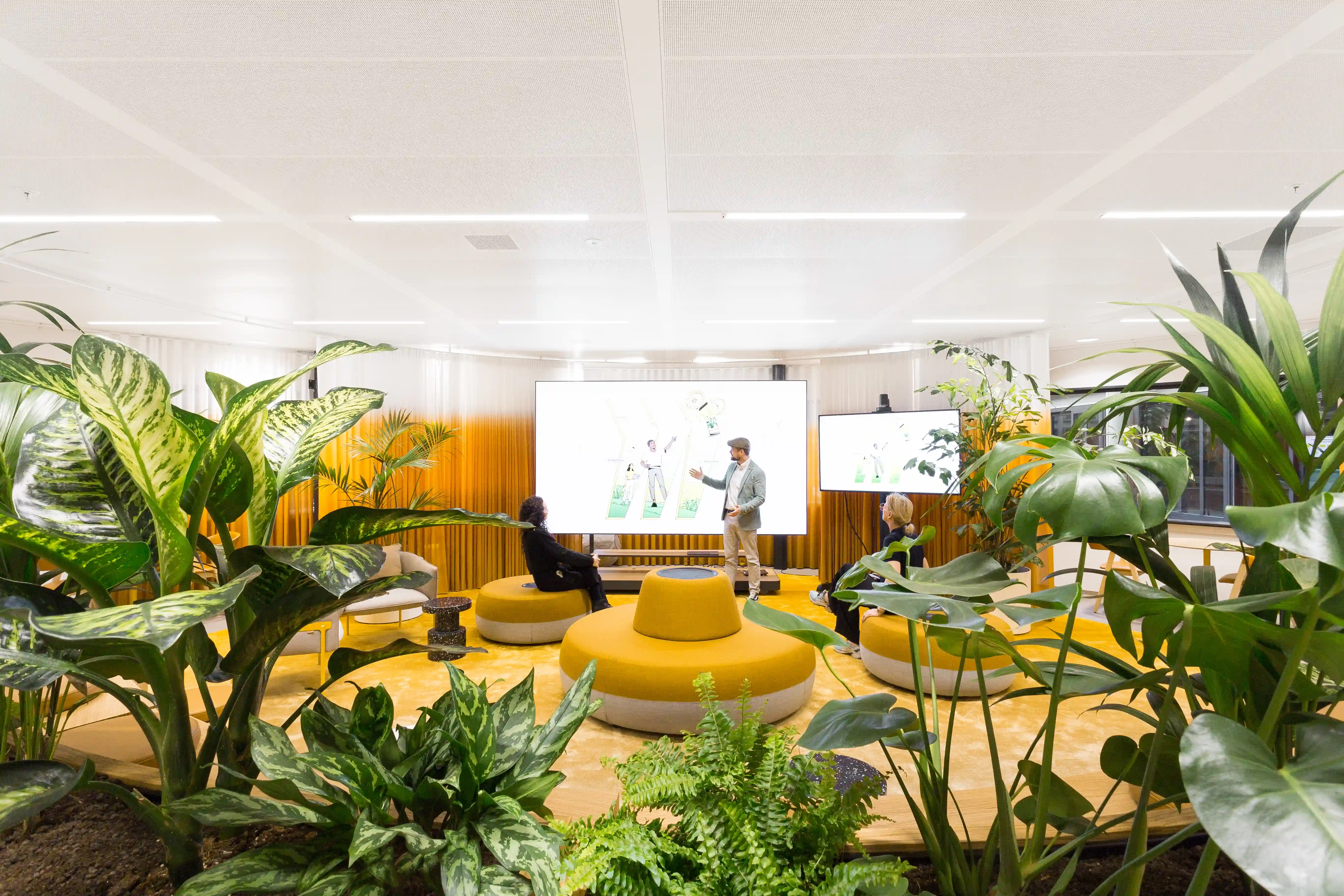 Ingrid Heijne geeft presentatie over co-creatie tijdenssymposium op 12 mei