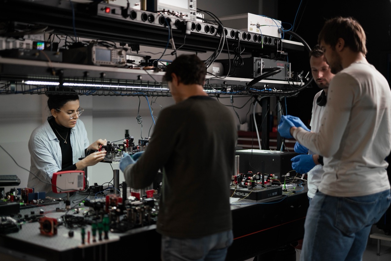 Sparrow Quantum team in lab