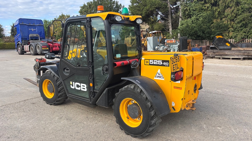 2015 Jcb 525-60 wheels & tyre for sale in Kirkby Underwood, Bourne, Lincolnshire — photo 3