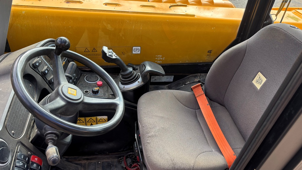 2015 Jcb 525-60 wheels & tyre for sale in Kirkby Underwood, Bourne, Lincolnshire — photo 9