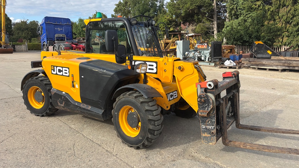 2015 Jcb 525-60 wheels & tyre for sale in Kirkby Underwood, Bourne, Lincolnshire — photo 7