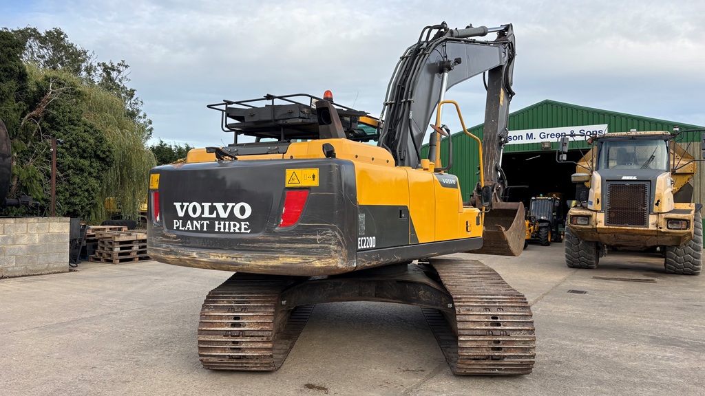2014 Volvo EC220DL excavator for sale in Kirkby Underwood, Bourne, Lincolnshire — photo 4