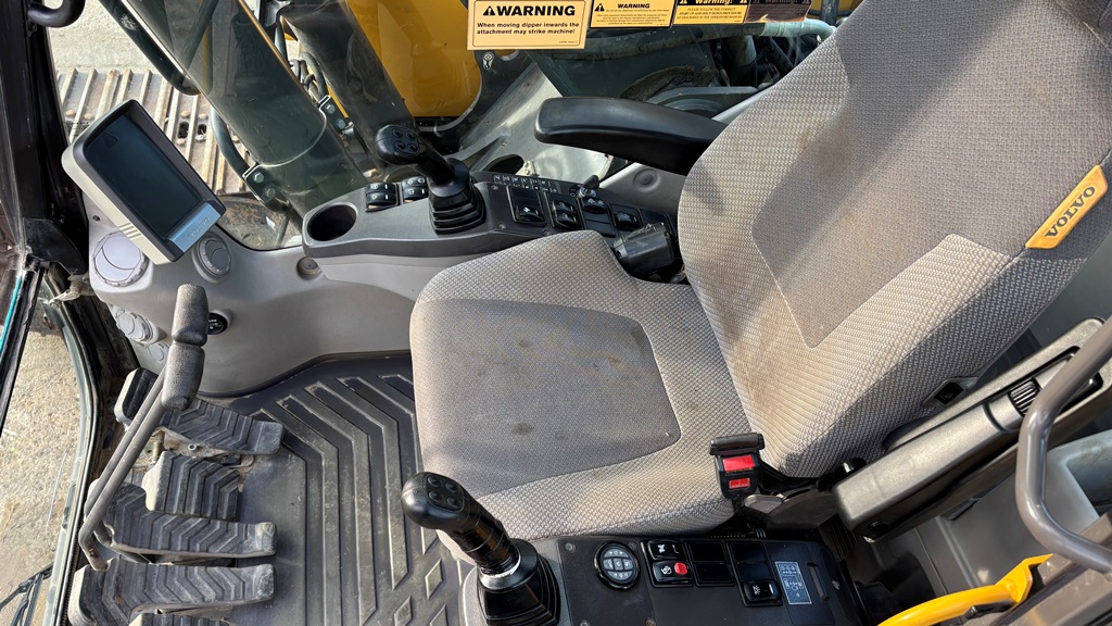 2014 Volvo EC220DL excavator for sale in Kirkby Underwood, Bourne, Lincolnshire — photo 7
