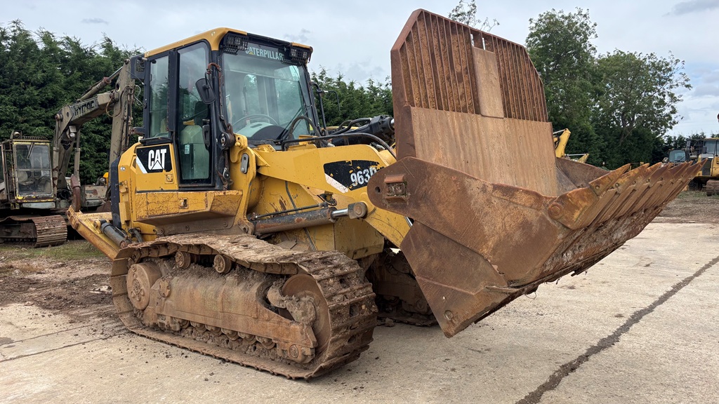 2008 Caterpillar 963D attachment for sale in Kirkby Underwood, Bourne, Lincolnshire — photo 6