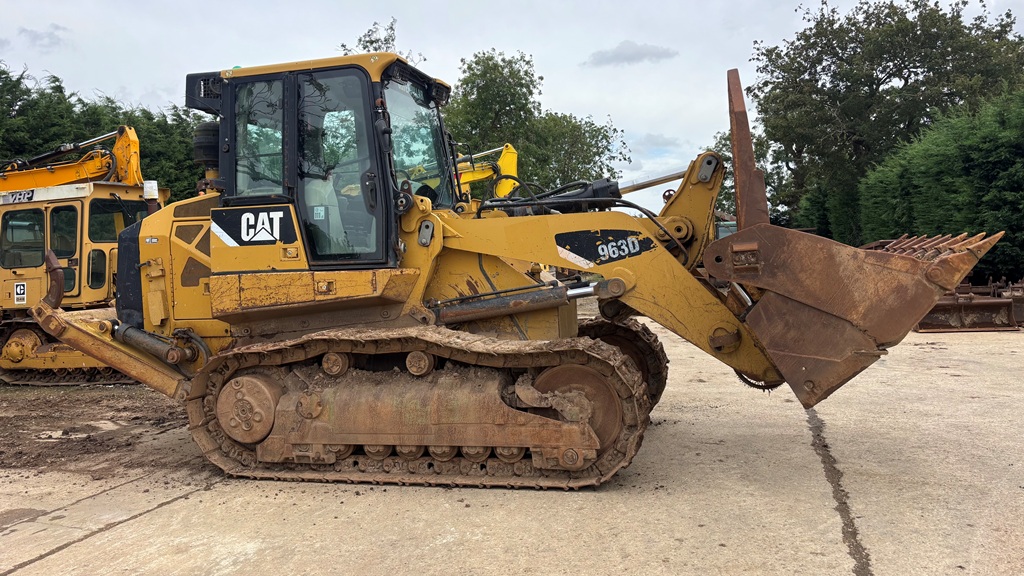2008 Caterpillar 963D attachment for sale in Kirkby Underwood, Bourne, Lincolnshire — photo 5