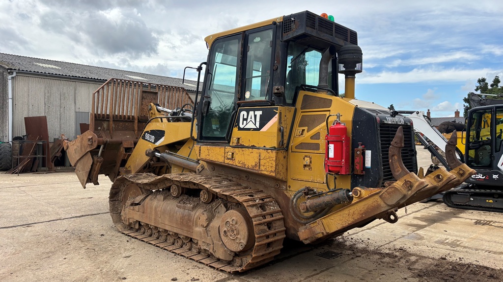 2008 Caterpillar 963D attachment for sale in Kirkby Underwood, Bourne, Lincolnshire — photo 3