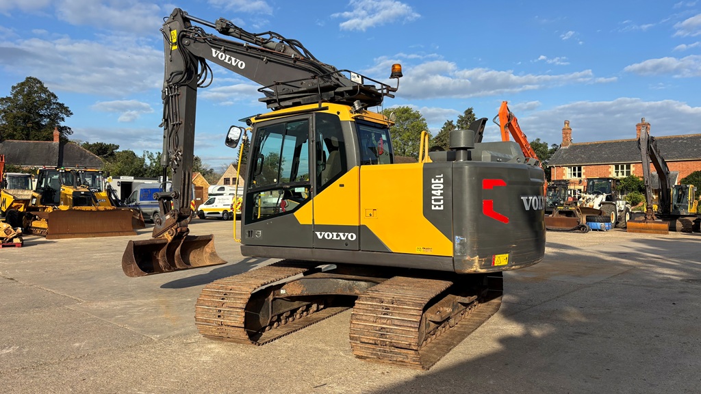 2015 Volvo EC140EL excavator for sale in Kirkby Underwood, Bourne, Lincolnshire — photo 3