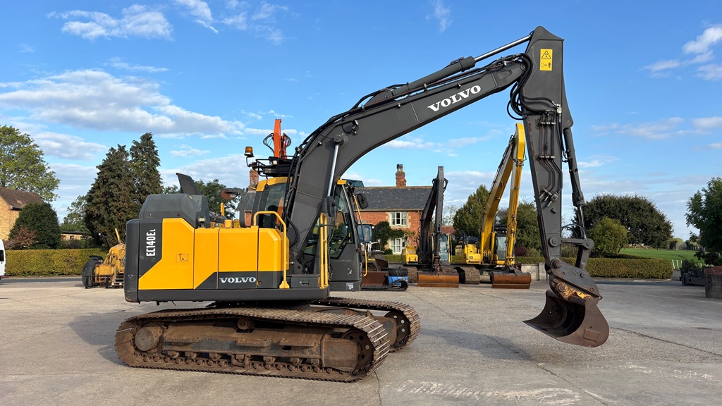 2015 Volvo EC140EL excavator for sale in Kirkby Underwood, Bourne, Lincolnshire — photo 6