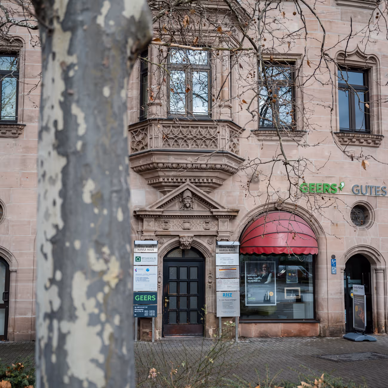 Außenaufnahme der Frauenarztpraxis Dr. Seiß und Kolleginnen in Nürnberg.