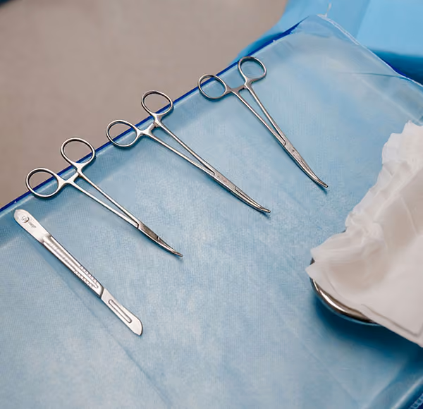 Sterile Operationsinstrumente für ambulante gynäkologische Eingriffe in geschützter Umgebung