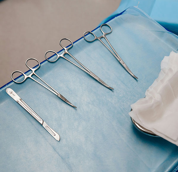 Sterile Operationsinstrumente für ambulante gynäkologische Eingriffe in geschützter Umgebung