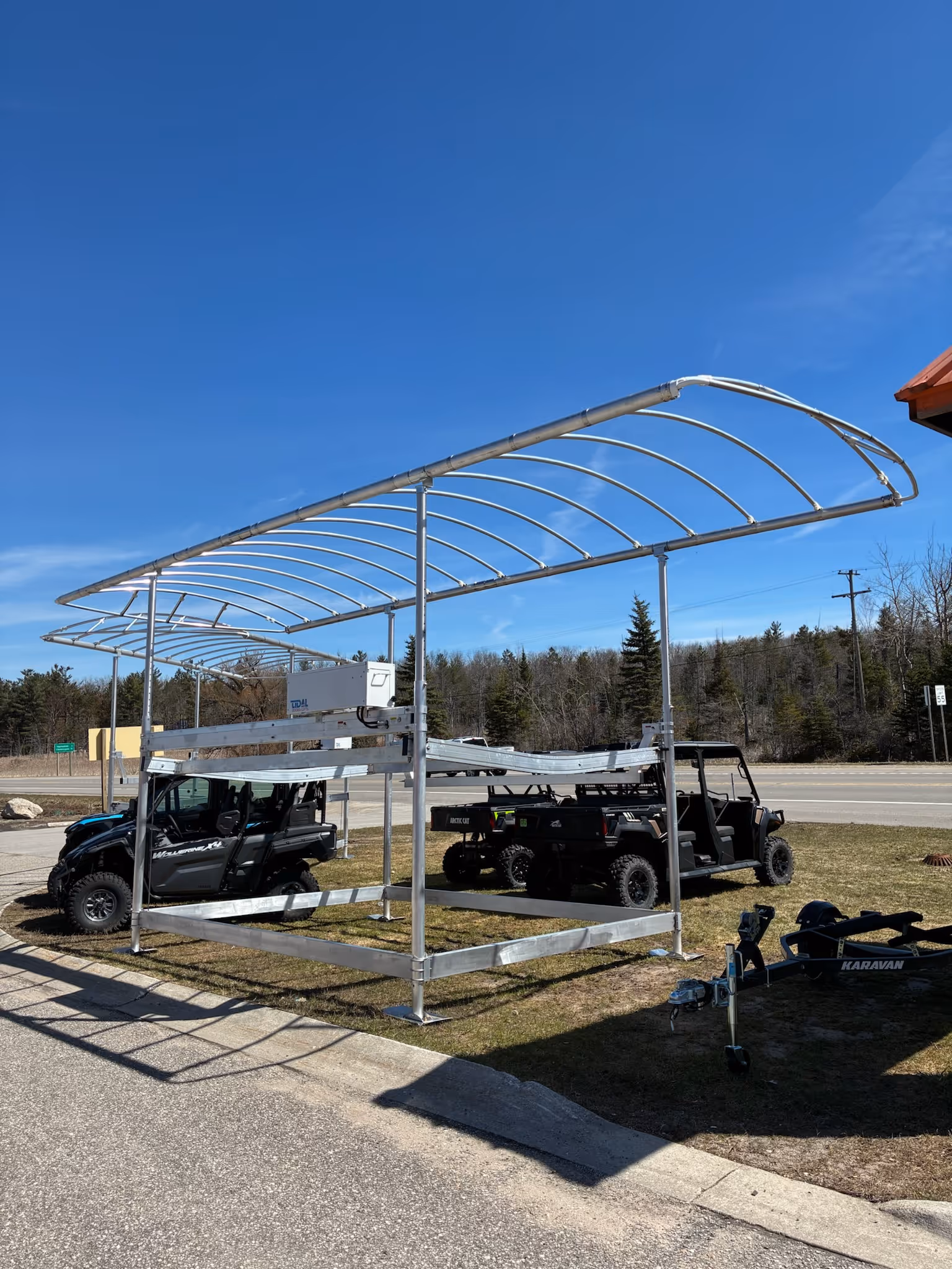 6000LB TIDAL VERTICAL HOIST W/ SOLAR AND CANOPY 