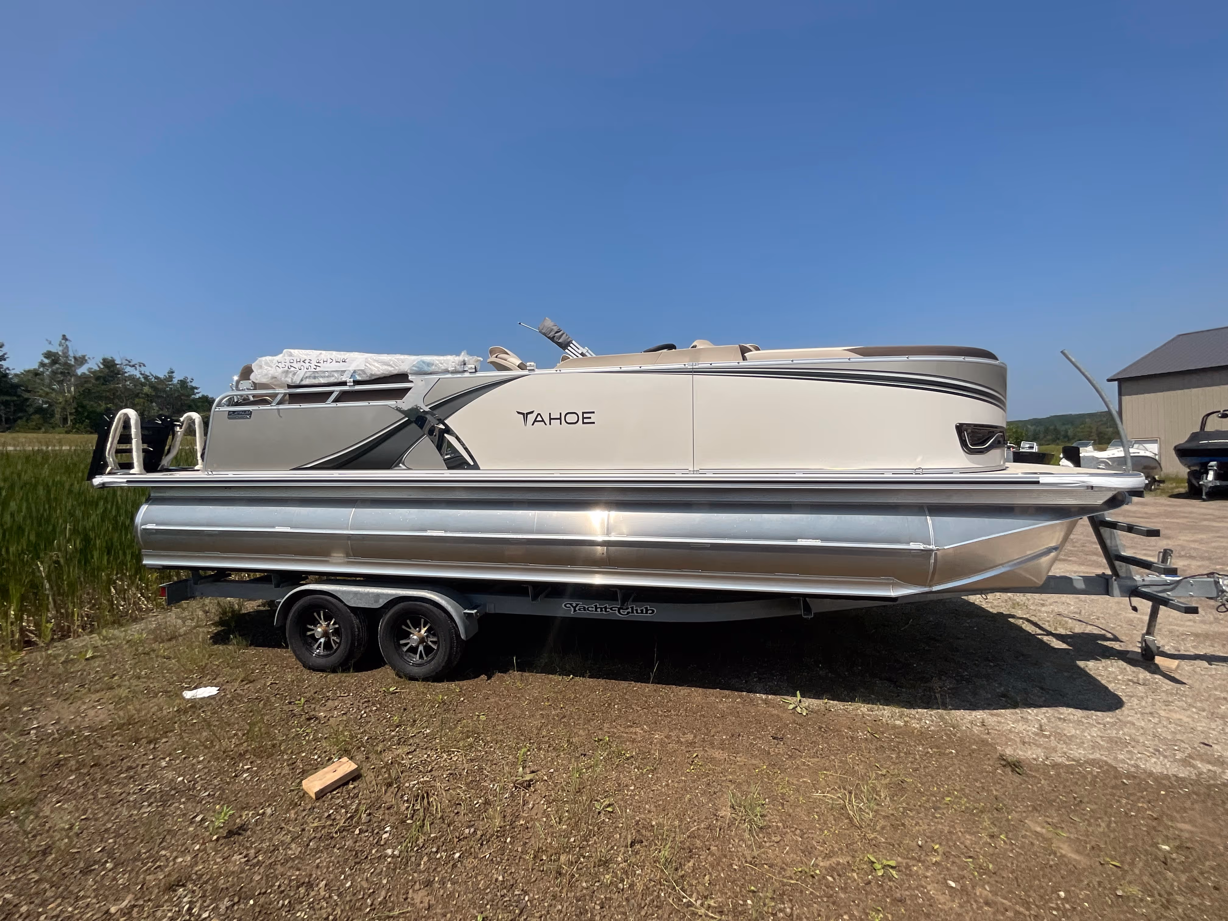 2025 TAHOE LTZ QUAD LOUNGER SHIFT — 23 FEET