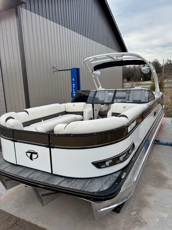 2022 TAHOE CASCADE QUAD LOUNGE