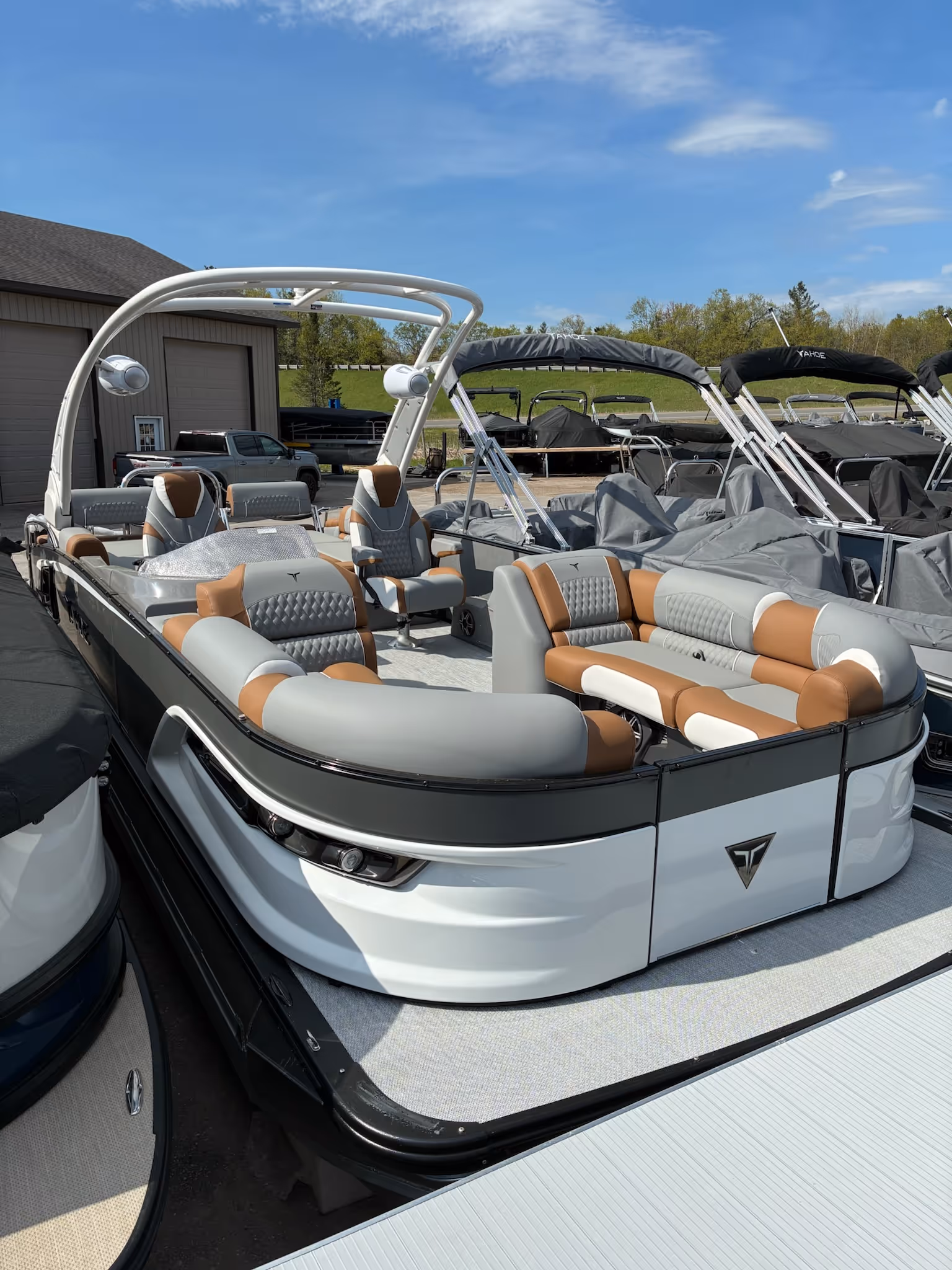 2026 GRAND TAHOE QLS 2585