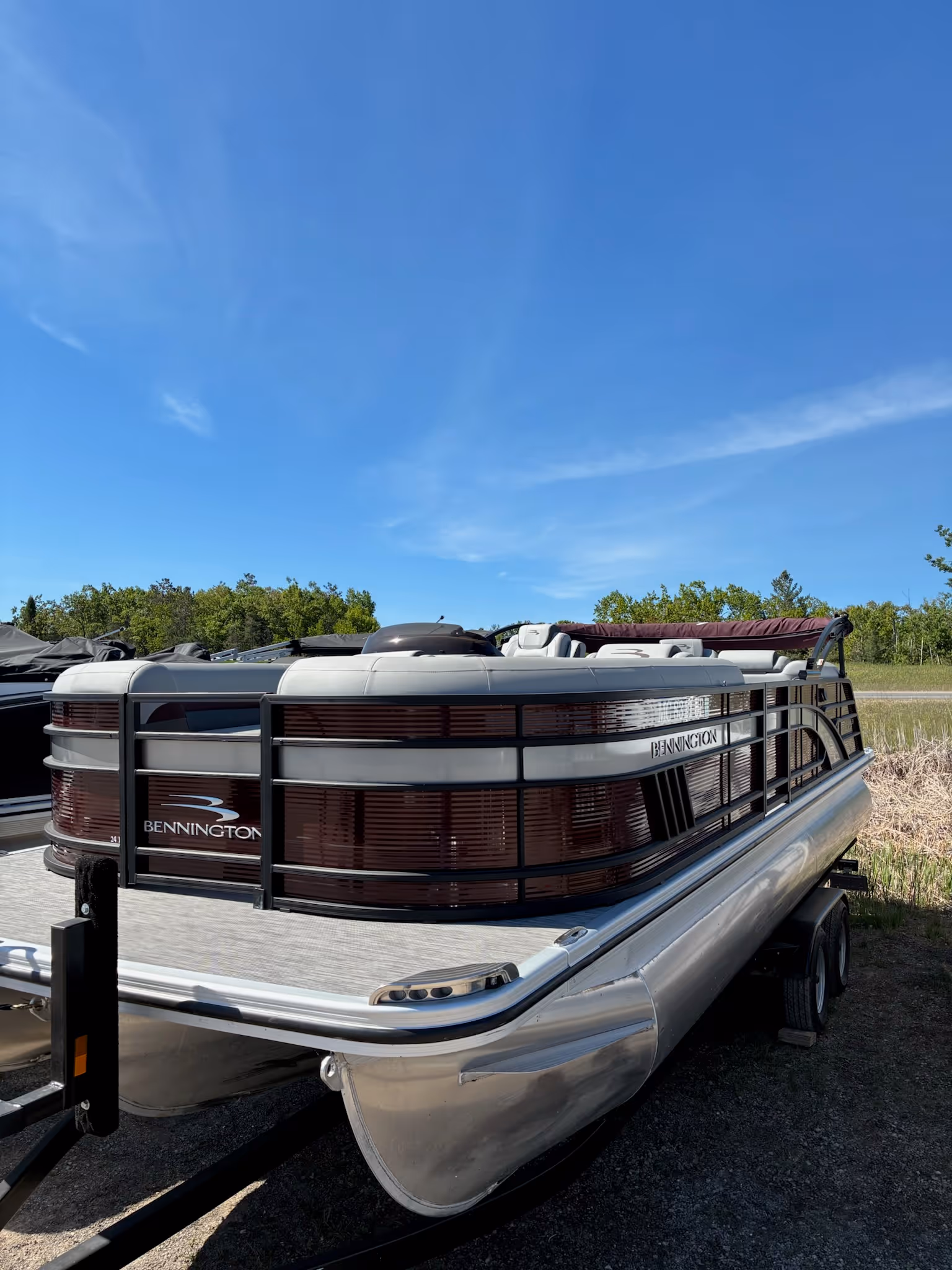 2021 BENNINGTON LX 24