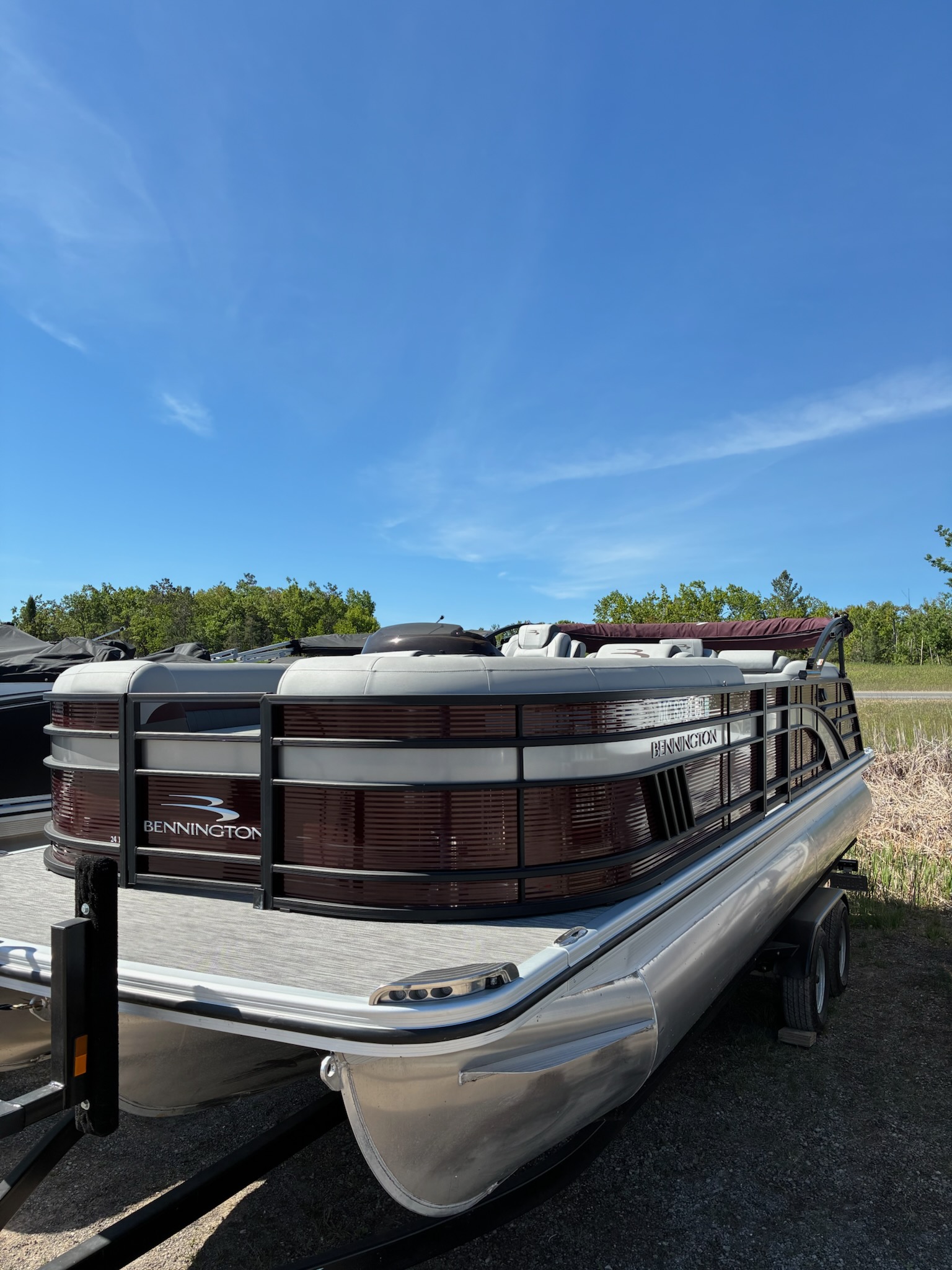 2021 BENNINGTON LX 24