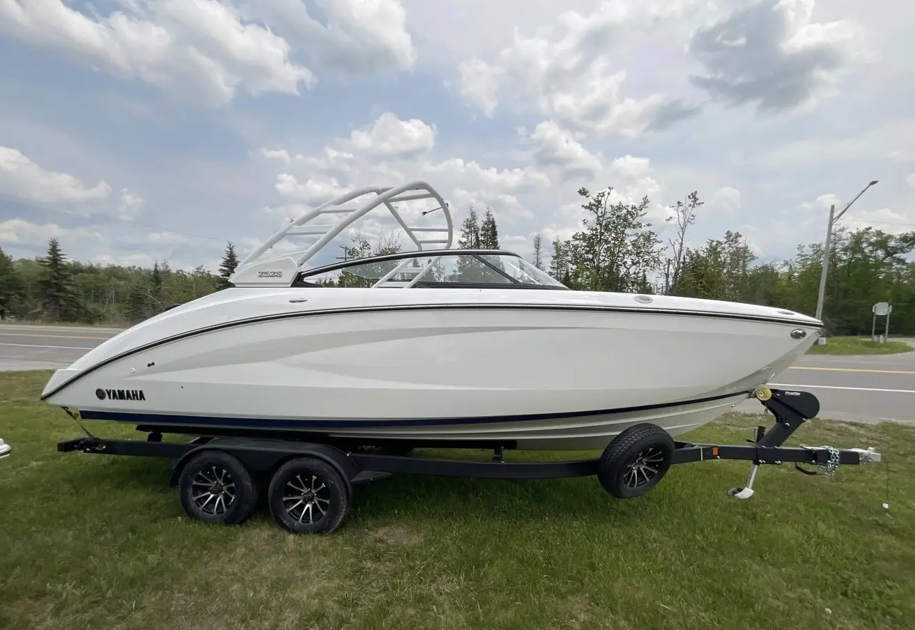 2025 YAMAHA JET BOAT 252S — 25 FEET