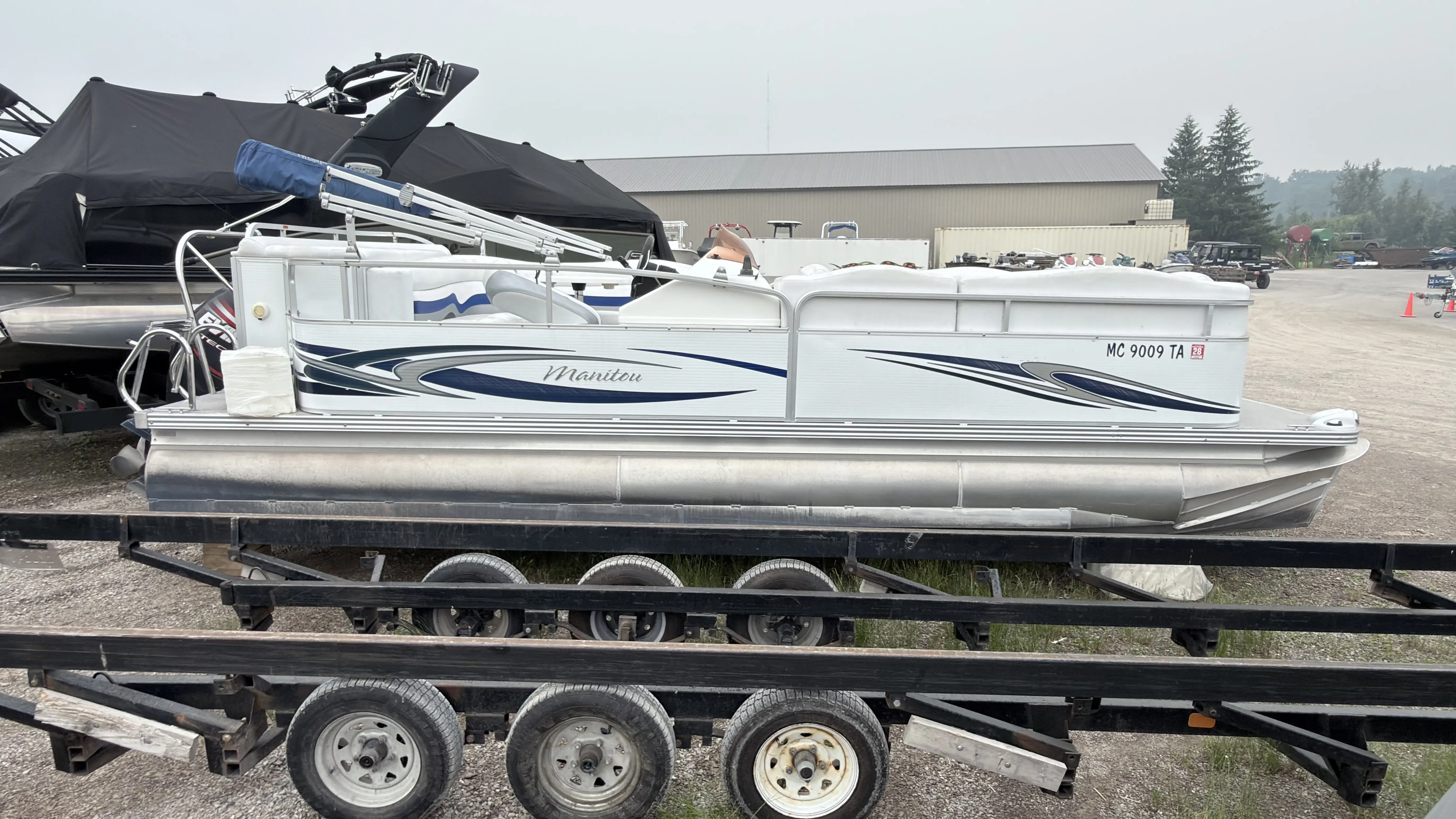 2007 22ft MONITOU OASIS W/ 225HP EVINRUDE