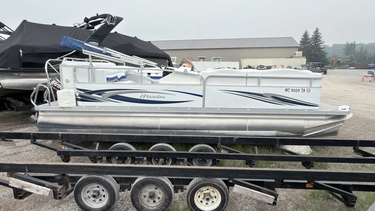 2007 22ft MANITOU OASIS W/ 225HP EVINRUDE