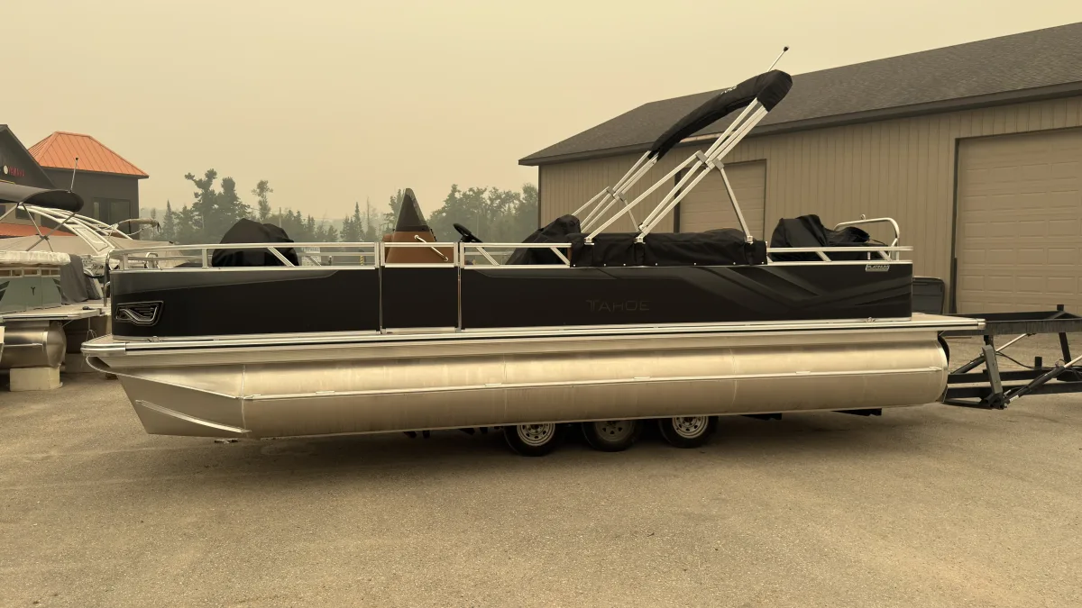 2026 Tahoe Sport 85 Center Console