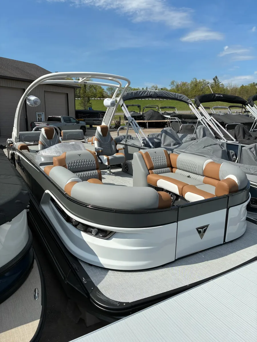 2026 GRAND TAHOE QLS 2585