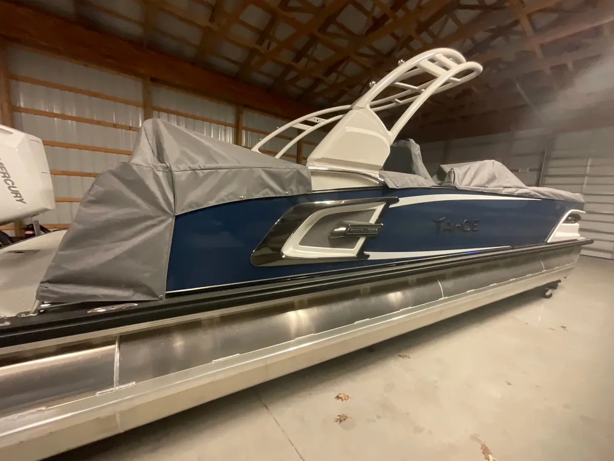 2025 GRAND TAHOE TWIN MOTORS