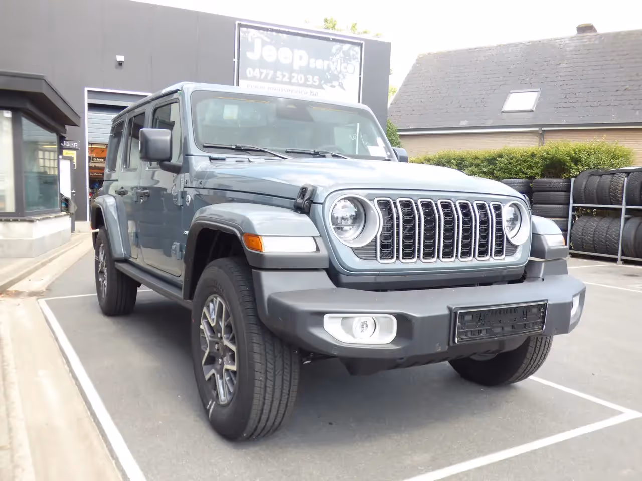 Jeep Wrangler Unlimited Sahara edition Benzine **10km** 5
