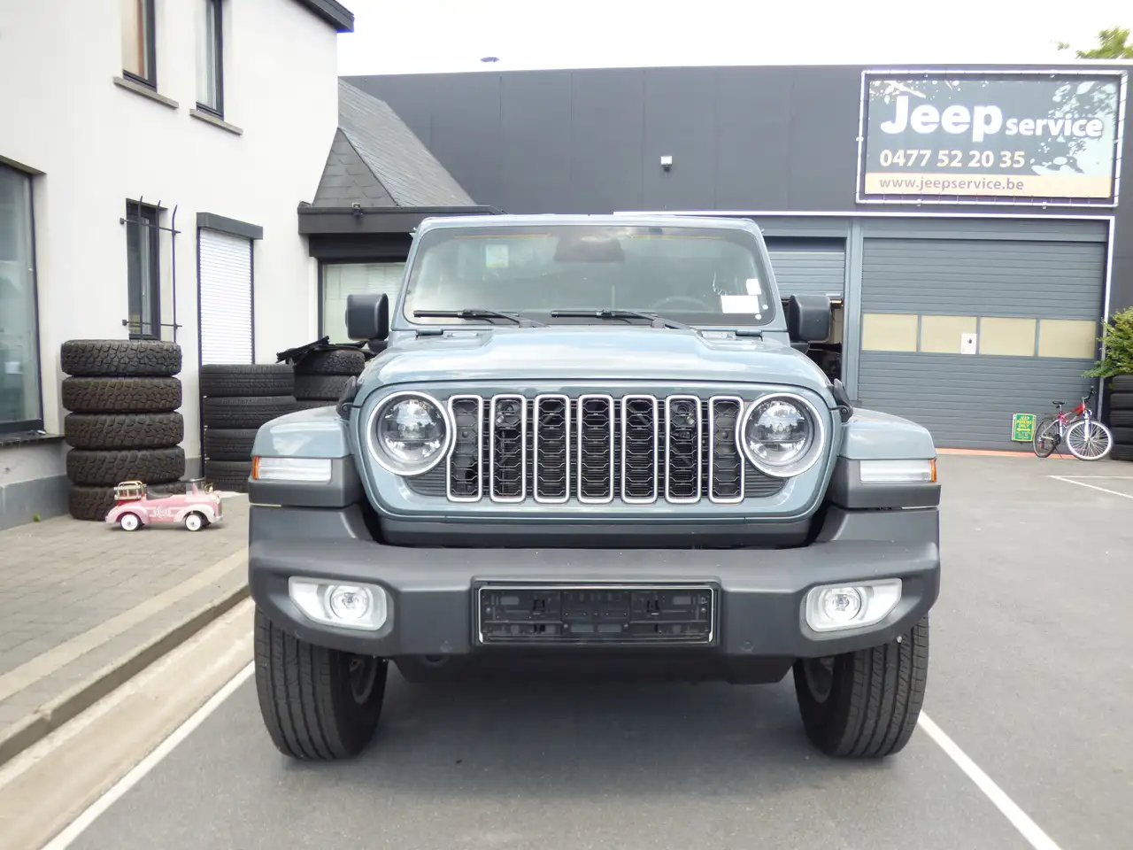 Jeep Wrangler Unlimited Sahara edition Benzine **10km** 6