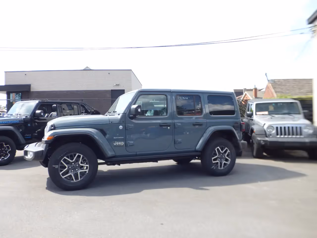 Jeep Wrangler Unlimited Sahara edition Benzine **10km** 9