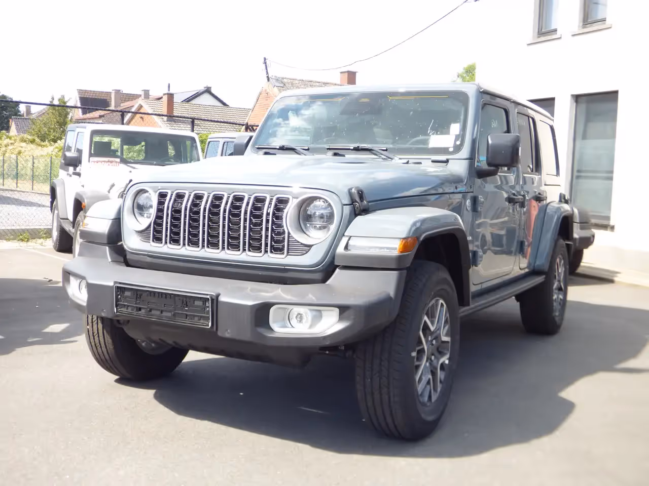 Jeep Wrangler Unlimited Sahara edition Benzine **10km** 11