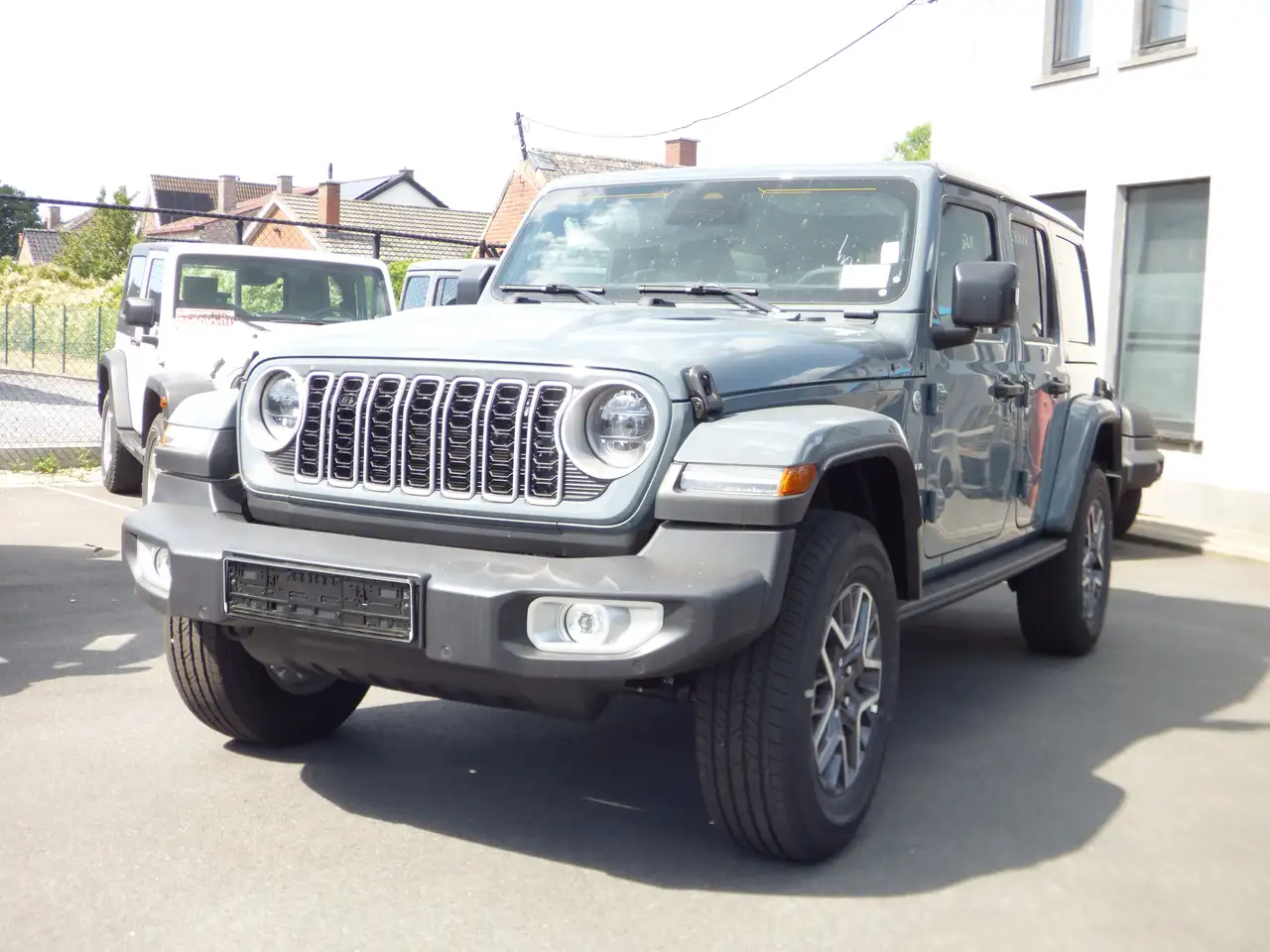 Jeep Wrangler Unlimited Sahara edition Benzine **10km** 11
