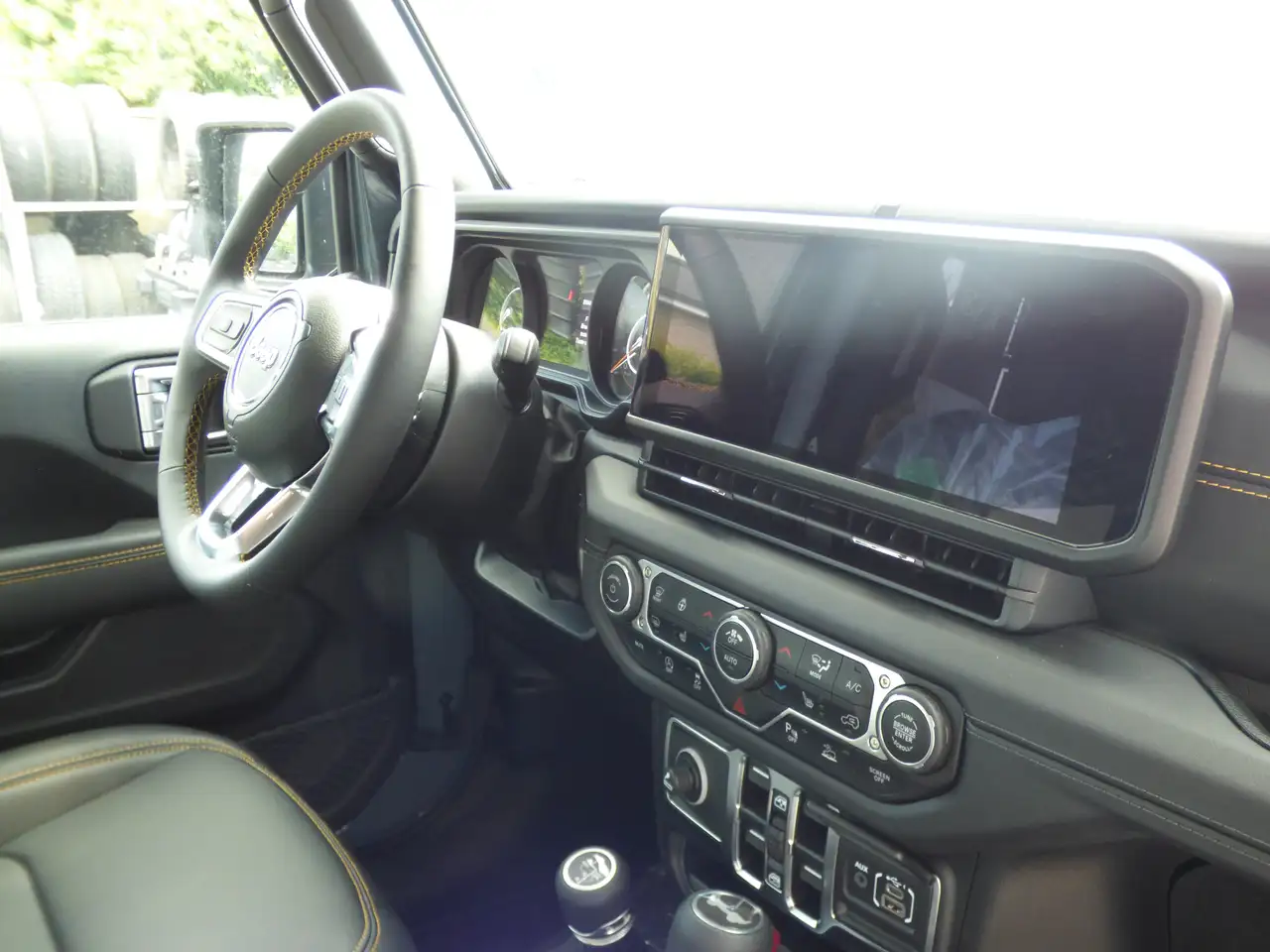 Jeep Wrangler Unlimited Sahara edition Benzine **10km** 8