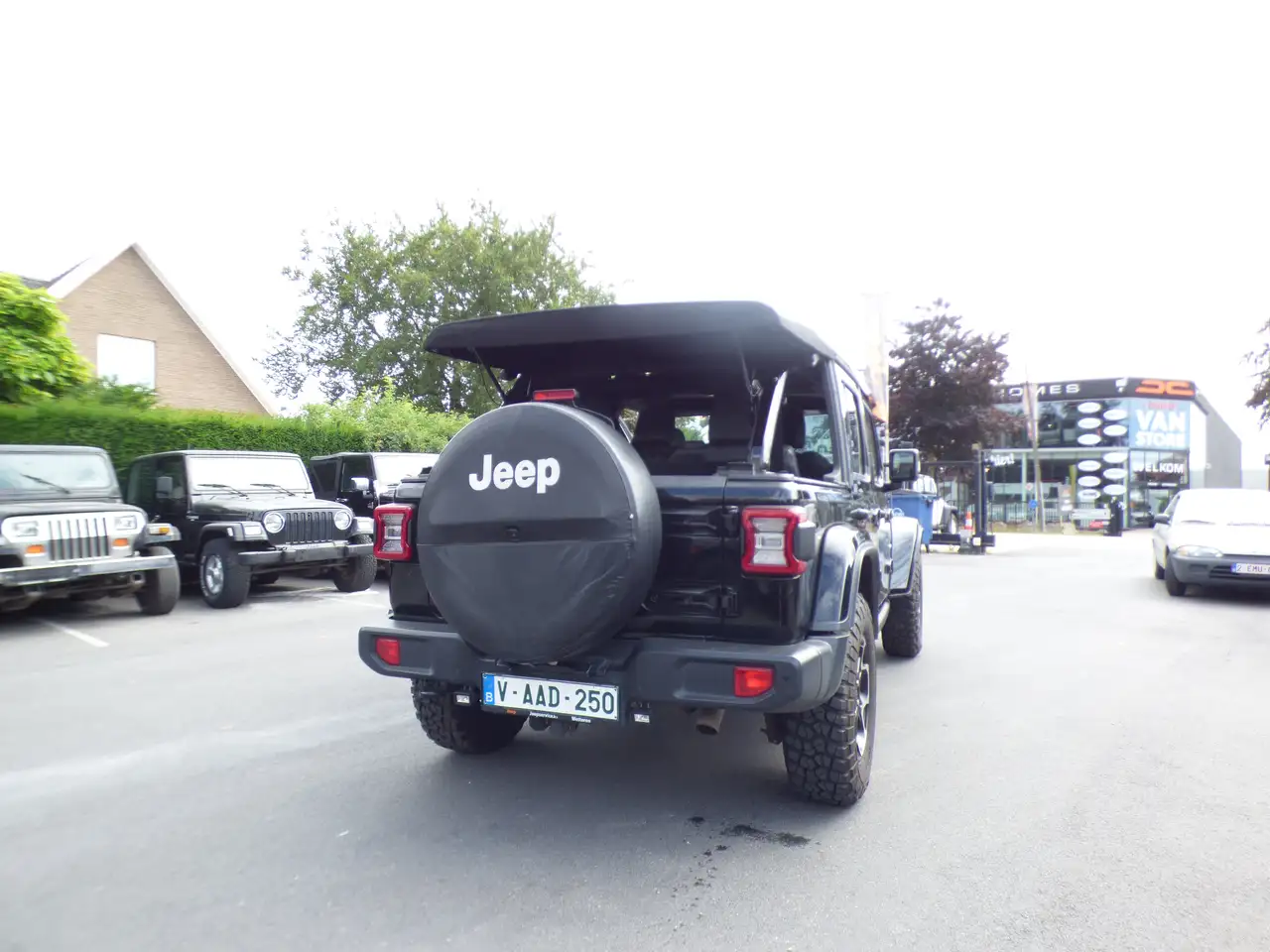 Jeep Wrangler 2.0 Turbo Sahara**73000km**Black** 10