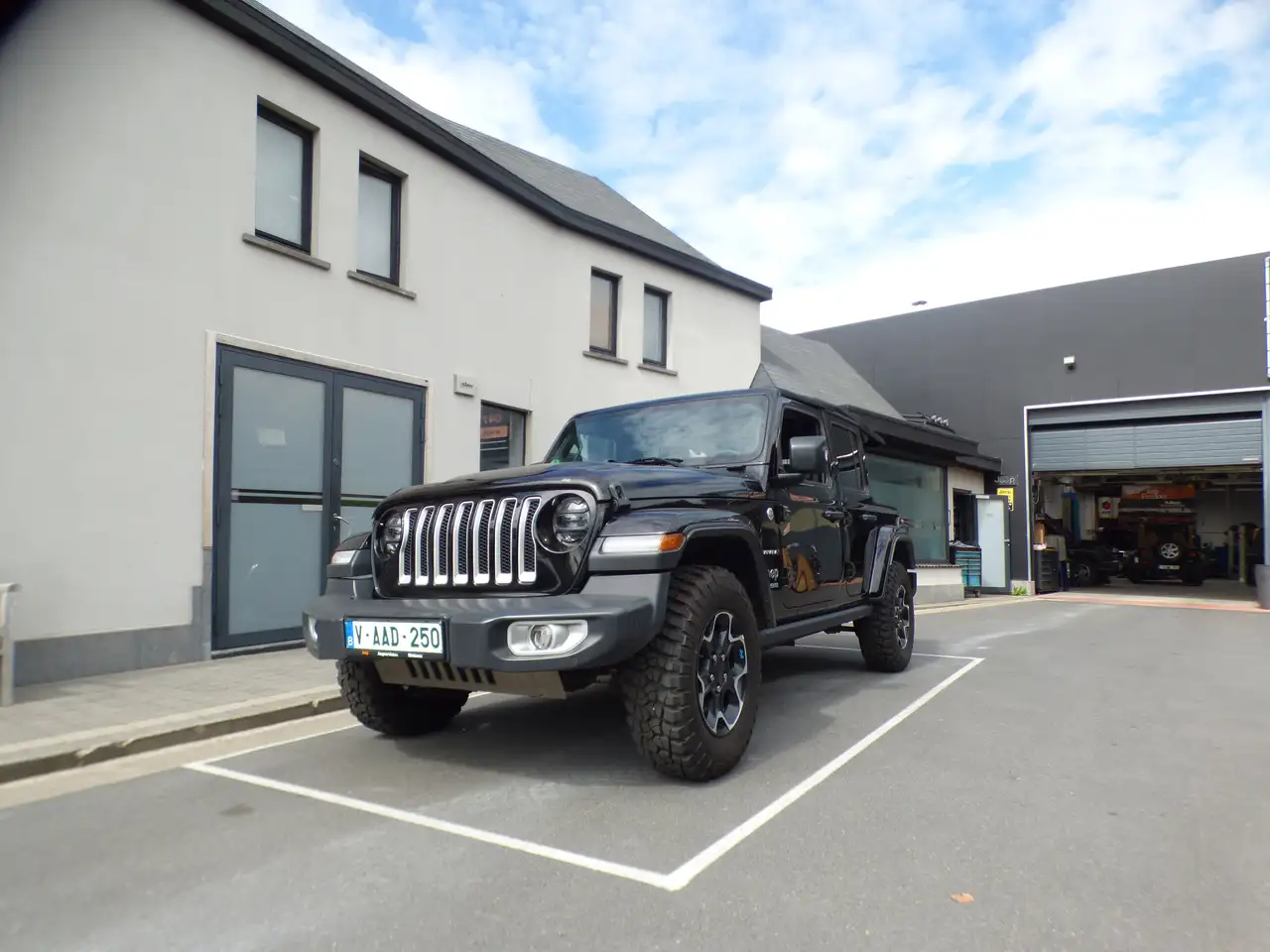 Jeep Wrangler 2.0 Turbo Sahara**73000km**Black** 0