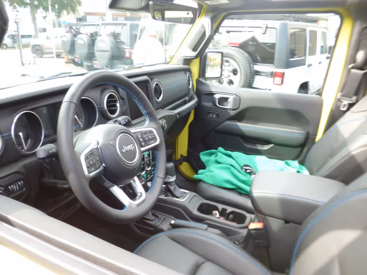 Jeep Wrangler Phev Rubicon *Power top*Stock 10 km** 12