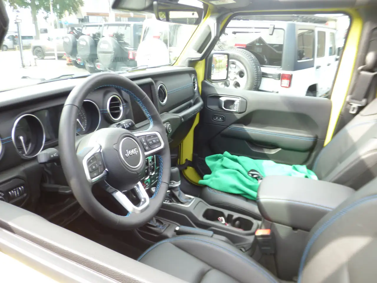 Jeep Wrangler Phev Rubicon *Power top*Stock 10 km** 12